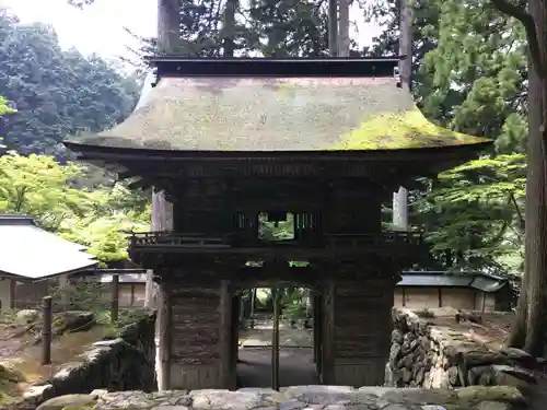 横蔵寺の山門