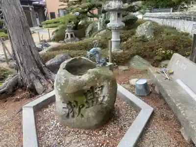 覚住寺の{uncategorized: "未分類", other: "その他", undefined: "問題あり", building: "その他建物", grave: "お墓", sacred_gate: "鳥居", guardian: "狛犬", statue: "像", buddha: "仏像", history: "歴史", nature: "自然", garden: "庭園", animal: "動物", pagoda: "塔", temizu: "手水舎", mountain_gate: "山門・神門", sanctuary: "本殿・本堂", subordinate: "末社・摂社", art: "芸術", scenery: "景色", jizo: "地蔵", ema: "絵馬", goshuin: "御朱印", omikuji: "おみくじ", items: "授与品その他", amulet: "お守り", goshuincho: "御朱印帳", eats: "食事", festival: "お祭り", votive_dance: "神楽", shichigosan: "七五三参", wedding: "結婚式", experience: "体験その他", initially: "初詣", around: "周辺", anti_infection: "感染症対策"}