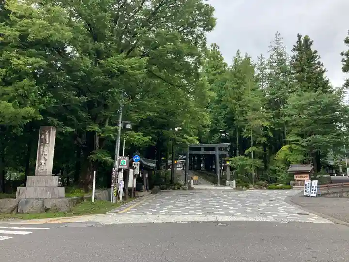 諏訪大社下社秋宮(長野県)
