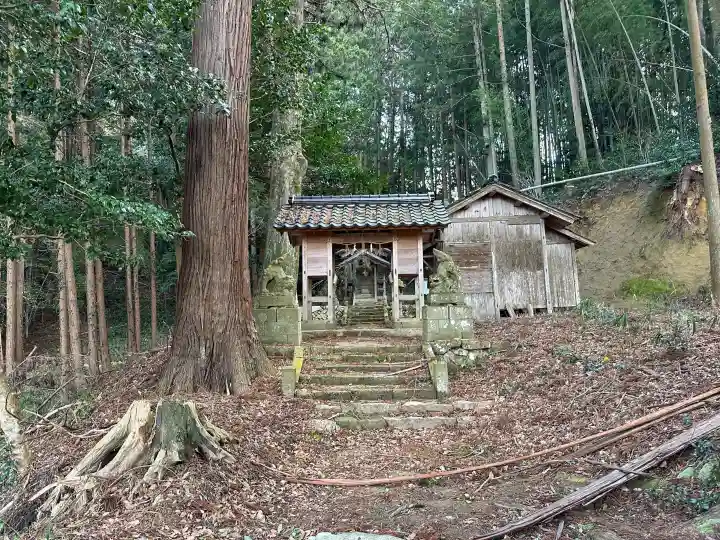 田面神社の{uncategorized: "未分類", other: "その他", undefined: "問題あり", building: "その他建物", grave: "お墓", sacred_gate: "鳥居", guardian: "狛犬", statue: "像", buddha: "仏像", history: "歴史", nature: "自然", garden: "庭園", animal: "動物", pagoda: "塔", temizu: "手水舎", mountain_gate: "山門・神門", sanctuary: "本殿・本堂", subordinate: "末社・摂社", art: "芸術", scenery: "景色", jizo: "地蔵", ema: "絵馬", goshuin: "御朱印", omikuji: "おみくじ", items: "授与品その他", amulet: "お守り", goshuincho: "御朱印帳", eats: "食事", festival: "お祭り", votive_dance: "神楽", shichigosan: "七五三参", wedding: "結婚式", experience: "体験その他", initially: "初詣", around: "周辺", anti_infection: "感染症対策"}