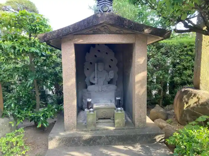長安寺の{uncategorized: "未分類", other: "その他", undefined: "問題あり", building: "その他建物", grave: "お墓", sacred_gate: "鳥居", guardian: "狛犬", statue: "像", buddha: "仏像", history: "歴史", nature: "自然", garden: "庭園", animal: "動物", pagoda: "塔", temizu: "手水舎", mountain_gate: "山門・神門", sanctuary: "本殿・本堂", subordinate: "末社・摂社", art: "芸術", scenery: "景色", jizo: "地蔵", ema: "絵馬", goshuin: "御朱印", omikuji: "おみくじ", items: "授与品その他", amulet: "お守り", goshuincho: "御朱印帳", eats: "食事", festival: "お祭り", votive_dance: "神楽", shichigosan: "七五三参", wedding: "結婚式", experience: "体験その他", initially: "初詣", around: "周辺", anti_infection: "感染症対策"}
