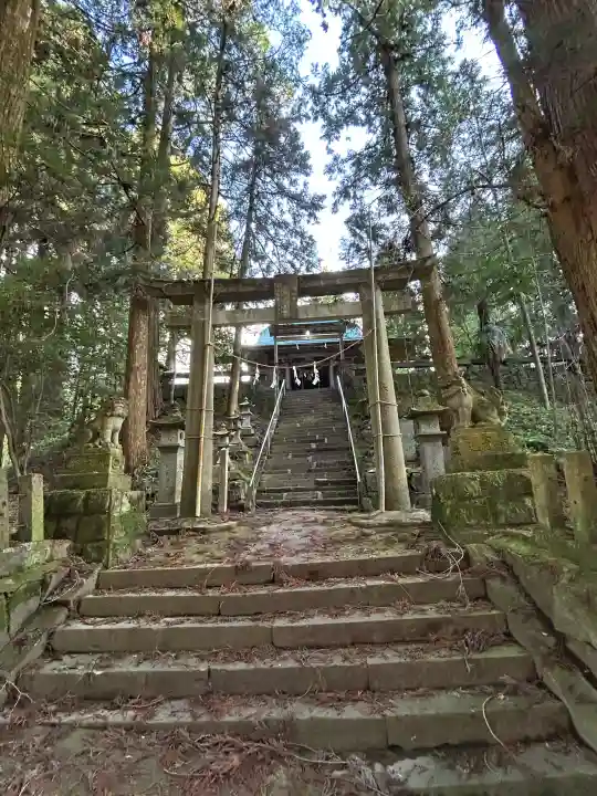色見熊野座神社の{uncategorized: "未分類", other: "その他", undefined: "問題あり", building: "その他建物", grave: "お墓", sacred_gate: "鳥居", guardian: "狛犬", statue: "像", buddha: "仏像", history: "歴史", nature: "自然", garden: "庭園", animal: "動物", pagoda: "塔", temizu: "手水舎", mountain_gate: "山門・神門", sanctuary: "本殿・本堂", subordinate: "末社・摂社", art: "芸術", scenery: "景色", jizo: "地蔵", ema: "絵馬", goshuin: "御朱印", omikuji: "おみくじ", items: "授与品その他", amulet: "お守り", goshuincho: "御朱印帳", eats: "食事", festival: "お祭り", votive_dance: "神楽", shichigosan: "七五三参", wedding: "結婚式", experience: "体験その他", initially: "初詣", around: "周辺", anti_infection: "感染症対策"}
