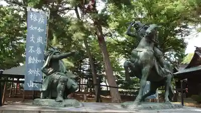 川中島古戦場八幡社の像