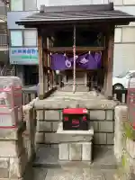 二ツ谷稲荷神社の{uncategorized: "未分類", other: "その他", undefined: "問題あり", building: "その他建物", grave: "お墓", sacred_gate: "鳥居", guardian: "狛犬", statue: "像", buddha: "仏像", history: "歴史", nature: "自然", garden: "庭園", animal: "動物", pagoda: "塔", temizu: "手水舎", mountain_gate: "山門・神門", sanctuary: "本殿・本堂", subordinate: "末社・摂社", art: "芸術", scenery: "景色", jizo: "地蔵", ema: "絵馬", goshuin: "御朱印", omikuji: "おみくじ", items: "授与品その他", amulet: "お守り", goshuincho: "御朱印帳", eats: "食事", festival: "お祭り", votive_dance: "神楽", shichigosan: "七五三参", wedding: "結婚式", experience: "体験その他", initially: "初詣", around: "周辺", anti_infection: "感染症対策"}