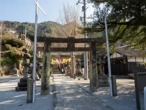 陶山神社の{uncategorized: "未分類", other: "その他", undefined: "問題あり", building: "その他建物", grave: "お墓", sacred_gate: "鳥居", guardian: "狛犬", statue: "像", buddha: "仏像", history: "歴史", nature: "自然", garden: "庭園", animal: "動物", pagoda: "塔", temizu: "手水舎", mountain_gate: "山門・神門", sanctuary: "本殿・本堂", subordinate: "末社・摂社", art: "芸術", scenery: "景色", jizo: "地蔵", ema: "絵馬", goshuin: "御朱印", omikuji: "おみくじ", items: "授与品その他", amulet: "お守り", goshuincho: "御朱印帳", eats: "食事", festival: "お祭り", votive_dance: "神楽", shichigosan: "七五三参", wedding: "結婚式", experience: "体験その他", initially: "初詣", around: "周辺", anti_infection: "感染症対策"}