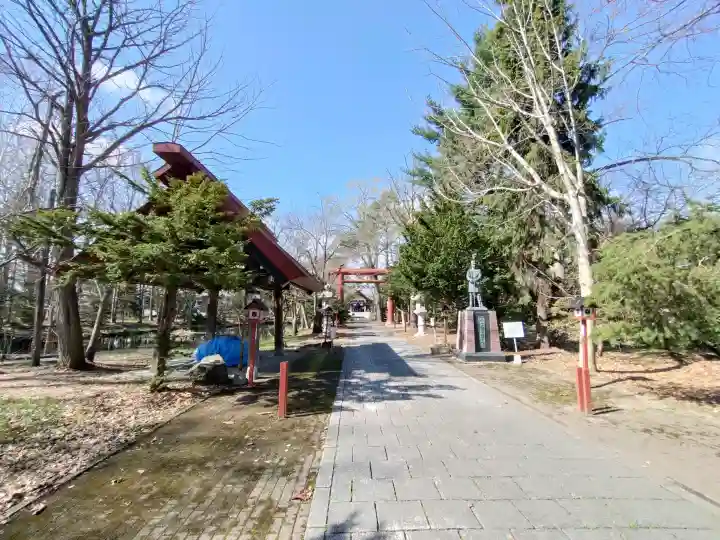 永山神社の{uncategorized: "未分類", other: "その他", undefined: "問題あり", building: "その他建物", grave: "お墓", sacred_gate: "鳥居", guardian: "狛犬", statue: "像", buddha: "仏像", history: "歴史", nature: "自然", garden: "庭園", animal: "動物", pagoda: "塔", temizu: "手水舎", mountain_gate: "山門・神門", sanctuary: "本殿・本堂", subordinate: "末社・摂社", art: "芸術", scenery: "景色", jizo: "地蔵", ema: "絵馬", goshuin: "御朱印", omikuji: "おみくじ", items: "授与品その他", amulet: "お守り", goshuincho: "御朱印帳", eats: "食事", festival: "お祭り", votive_dance: "神楽", shichigosan: "七五三参", wedding: "結婚式", experience: "体験その他", initially: "初詣", around: "周辺", anti_infection: "感染症対策"}