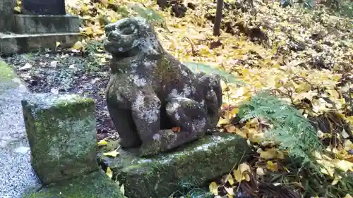 新山神社の狛犬