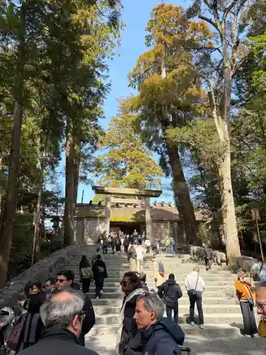 伊勢神宮内宮（皇大神宮）の{uncategorized: "未分類", other: "その他", undefined: "問題あり", building: "その他建物", grave: "お墓", sacred_gate: "鳥居", guardian: "狛犬", statue: "像", buddha: "仏像", history: "歴史", nature: "自然", garden: "庭園", animal: "動物", pagoda: "塔", temizu: "手水舎", mountain_gate: "山門・神門", sanctuary: "本殿・本堂", subordinate: "末社・摂社", art: "芸術", scenery: "景色", jizo: "地蔵", ema: "絵馬", goshuin: "御朱印", omikuji: "おみくじ", items: "授与品その他", amulet: "お守り", goshuincho: "御朱印帳", eats: "食事", festival: "お祭り", votive_dance: "神楽", shichigosan: "七五三参", wedding: "結婚式", experience: "体験その他", initially: "初詣", around: "周辺", anti_infection: "感染症対策"}