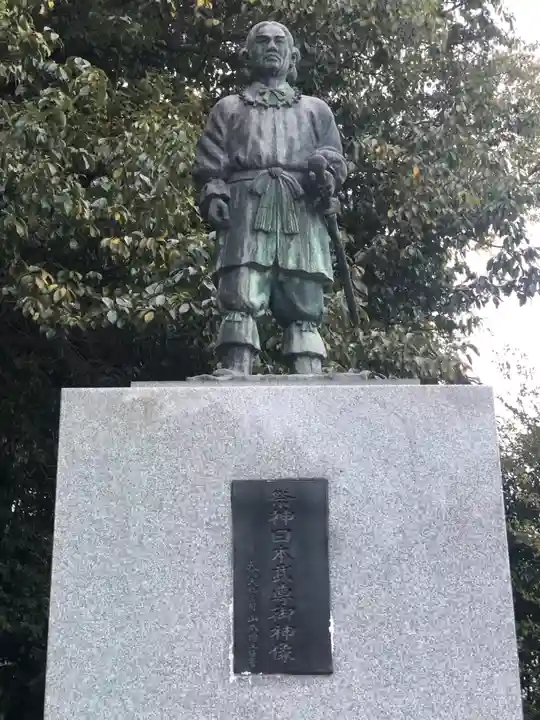 和泉國一之宮 大鳥大社の像