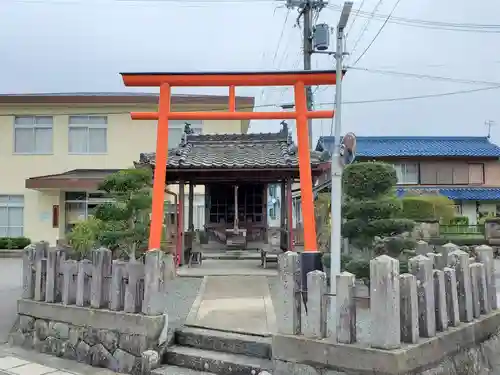 當勝稲荷大明神の鳥居