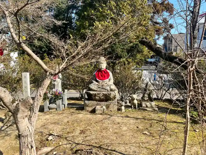 伊勢の国 四天王寺の{uncategorized: "未分類", other: "その他", undefined: "問題あり", building: "その他建物", grave: "お墓", sacred_gate: "鳥居", guardian: "狛犬", statue: "像", buddha: "仏像", history: "歴史", nature: "自然", garden: "庭園", animal: "動物", pagoda: "塔", temizu: "手水舎", mountain_gate: "山門・神門", sanctuary: "本殿・本堂", subordinate: "末社・摂社", art: "芸術", scenery: "景色", jizo: "地蔵", ema: "絵馬", goshuin: "御朱印", omikuji: "おみくじ", items: "授与品その他", amulet: "お守り", goshuincho: "御朱印帳", eats: "食事", festival: "お祭り", votive_dance: "神楽", shichigosan: "七五三参", wedding: "結婚式", experience: "体験その他", initially: "初詣", around: "周辺", anti_infection: "感染症対策"}