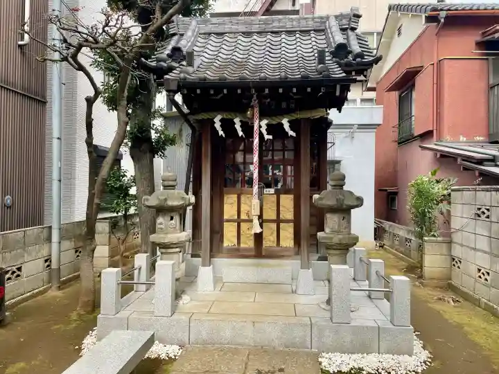 石井神社の{uncategorized: "未分類", other: "その他", undefined: "問題あり", building: "その他建物", grave: "お墓", sacred_gate: "鳥居", guardian: "狛犬", statue: "像", buddha: "仏像", history: "歴史", nature: "自然", garden: "庭園", animal: "動物", pagoda: "塔", temizu: "手水舎", mountain_gate: "山門・神門", sanctuary: "本殿・本堂", subordinate: "末社・摂社", art: "芸術", scenery: "景色", jizo: "地蔵", ema: "絵馬", goshuin: "御朱印", omikuji: "おみくじ", items: "授与品その他", amulet: "お守り", goshuincho: "御朱印帳", eats: "食事", festival: "お祭り", votive_dance: "神楽", shichigosan: "七五三参", wedding: "結婚式", experience: "体験その他", initially: "初詣", around: "周辺", anti_infection: "感染症対策"}
