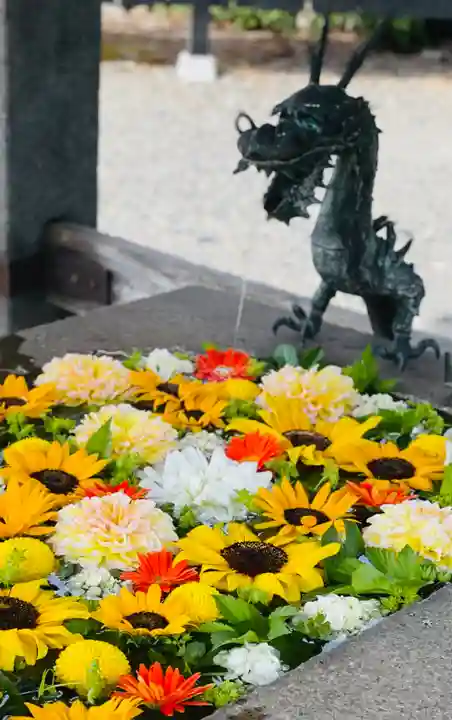 守りの神 藤基神社の山門・神門
