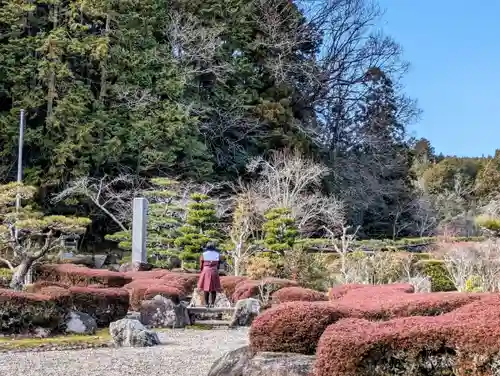 大池寺の庭園