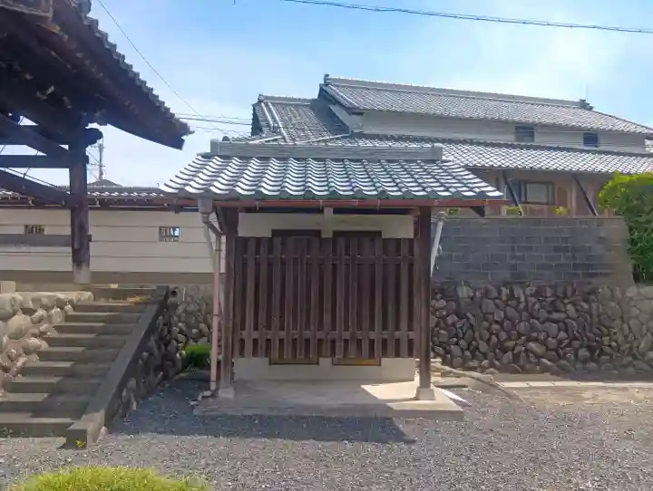 広蓮寺の{uncategorized: "未分類", other: "その他", undefined: "問題あり", building: "その他建物", grave: "お墓", sacred_gate: "鳥居", guardian: "狛犬", statue: "像", buddha: "仏像", history: "歴史", nature: "自然", garden: "庭園", animal: "動物", pagoda: "塔", temizu: "手水舎", mountain_gate: "山門・神門", sanctuary: "本殿・本堂", subordinate: "末社・摂社", art: "芸術", scenery: "景色", jizo: "地蔵", ema: "絵馬", goshuin: "御朱印", omikuji: "おみくじ", items: "授与品その他", amulet: "お守り", goshuincho: "御朱印帳", eats: "食事", festival: "お祭り", votive_dance: "神楽", shichigosan: "七五三参", wedding: "結婚式", experience: "体験その他", initially: "初詣", around: "周辺", anti_infection: "感染症対策"}