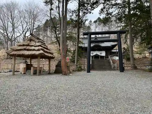 義經神社の鳥居