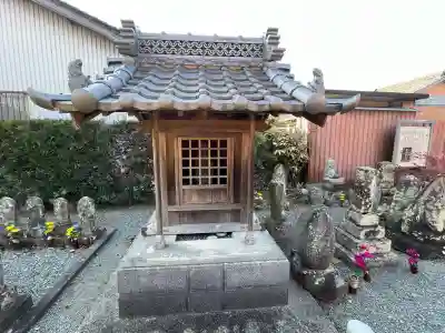 観音寺の{uncategorized: "未分類", other: "その他", undefined: "問題あり", building: "その他建物", grave: "お墓", sacred_gate: "鳥居", guardian: "狛犬", statue: "像", buddha: "仏像", history: "歴史", nature: "自然", garden: "庭園", animal: "動物", pagoda: "塔", temizu: "手水舎", mountain_gate: "山門・神門", sanctuary: "本殿・本堂", subordinate: "末社・摂社", art: "芸術", scenery: "景色", jizo: "地蔵", ema: "絵馬", goshuin: "御朱印", omikuji: "おみくじ", items: "授与品その他", amulet: "お守り", goshuincho: "御朱印帳", eats: "食事", festival: "お祭り", votive_dance: "神楽", shichigosan: "七五三参", wedding: "結婚式", experience: "体験その他", initially: "初詣", around: "周辺", anti_infection: "感染症対策"}
