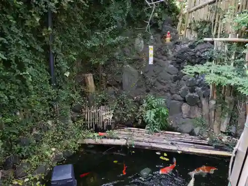 吉原弁財天本宮（吉原神社奥宮）の庭園