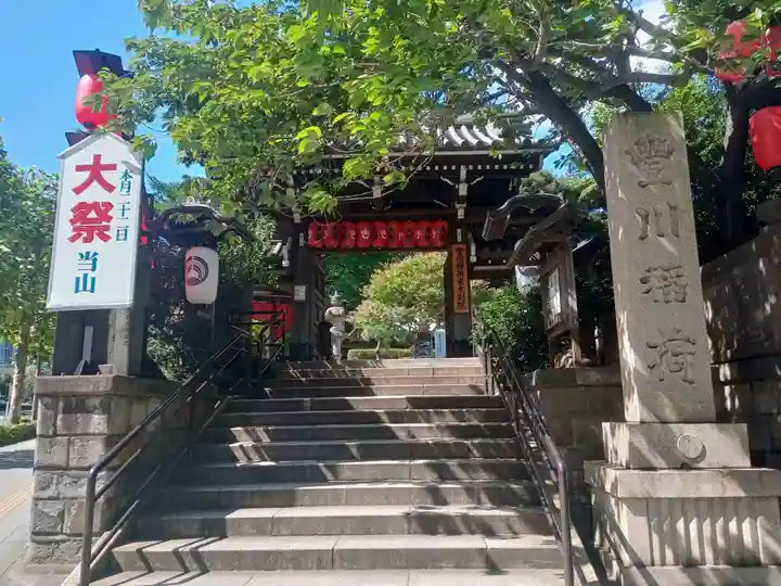 豊川稲荷東京別院の山門・神門