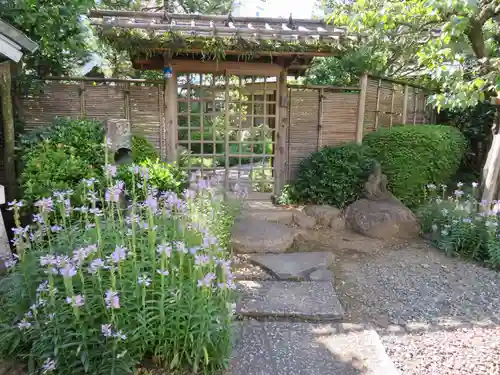 浄土宗南命山善光寺の山門