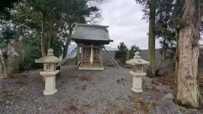 新保 白山神社の{uncategorized: "未分類", other: "その他", undefined: "問題あり", building: "その他建物", grave: "お墓", sacred_gate: "鳥居", guardian: "狛犬", statue: "像", buddha: "仏像", history: "歴史", nature: "自然", garden: "庭園", animal: "動物", pagoda: "塔", temizu: "手水舎", mountain_gate: "山門・神門", sanctuary: "本殿・本堂", subordinate: "末社・摂社", art: "芸術", scenery: "景色", jizo: "地蔵", ema: "絵馬", goshuin: "御朱印", omikuji: "おみくじ", items: "授与品その他", amulet: "お守り", goshuincho: "御朱印帳", eats: "食事", festival: "お祭り", votive_dance: "神楽", shichigosan: "七五三参", wedding: "結婚式", experience: "体験その他", initially: "初詣", around: "周辺", anti_infection: "感染症対策"}