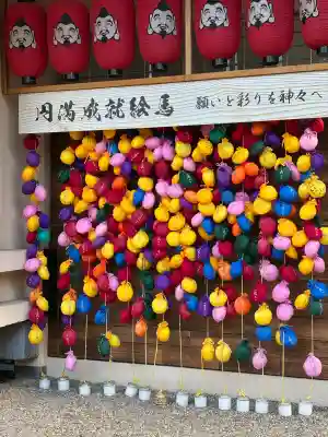 今宮戎神社の{uncategorized: "未分類", other: "その他", undefined: "問題あり", building: "その他建物", grave: "お墓", sacred_gate: "鳥居", guardian: "狛犬", statue: "像", buddha: "仏像", history: "歴史", nature: "自然", garden: "庭園", animal: "動物", pagoda: "塔", temizu: "手水舎", mountain_gate: "山門・神門", sanctuary: "本殿・本堂", subordinate: "末社・摂社", art: "芸術", scenery: "景色", jizo: "地蔵", ema: "絵馬", goshuin: "御朱印", omikuji: "おみくじ", items: "授与品その他", amulet: "お守り", goshuincho: "御朱印帳", eats: "食事", festival: "お祭り", votive_dance: "神楽", shichigosan: "七五三参", wedding: "結婚式", experience: "体験その他", initially: "初詣", around: "周辺", anti_infection: "感染症対策"}