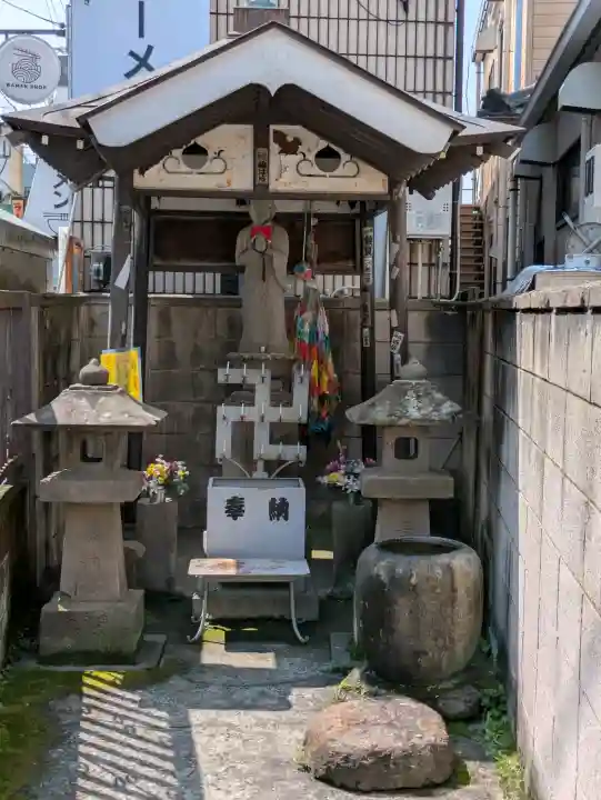 おりつ地蔵尊の{uncategorized: "未分類", other: "その他", undefined: "問題あり", building: "その他建物", grave: "お墓", sacred_gate: "鳥居", guardian: "狛犬", statue: "像", buddha: "仏像", history: "歴史", nature: "自然", garden: "庭園", animal: "動物", pagoda: "塔", temizu: "手水舎", mountain_gate: "山門・神門", sanctuary: "本殿・本堂", subordinate: "末社・摂社", art: "芸術", scenery: "景色", jizo: "地蔵", ema: "絵馬", goshuin: "御朱印", omikuji: "おみくじ", items: "授与品その他", amulet: "お守り", goshuincho: "御朱印帳", eats: "食事", festival: "お祭り", votive_dance: "神楽", shichigosan: "七五三参", wedding: "結婚式", experience: "体験その他", initially: "初詣", around: "周辺", anti_infection: "感染症対策"}