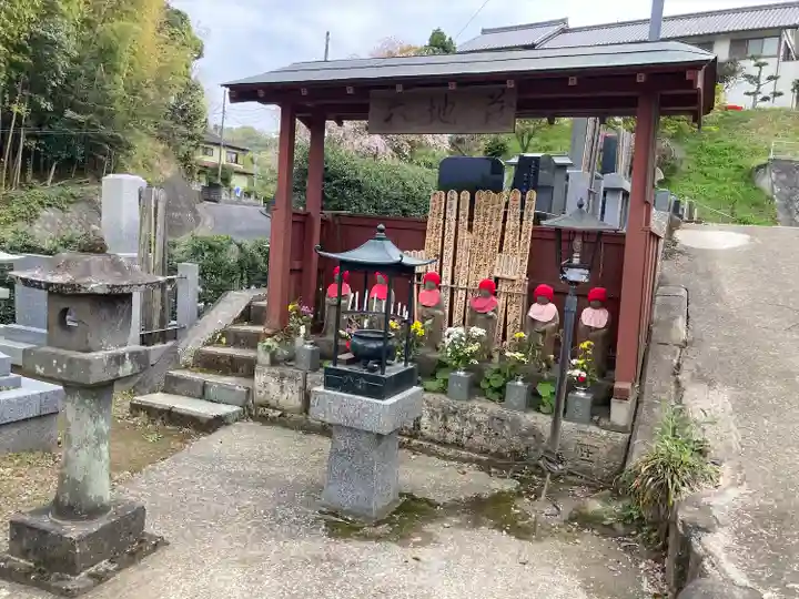 泉蔵寺の地蔵