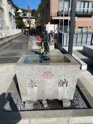 成田山横浜別院延命院の手水舎