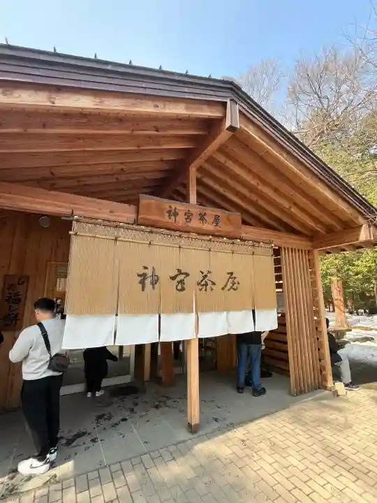 北海道神宮の{uncategorized: "未分類", other: "その他", undefined: "問題あり", building: "その他建物", grave: "お墓", sacred_gate: "鳥居", guardian: "狛犬", statue: "像", buddha: "仏像", history: "歴史", nature: "自然", garden: "庭園", animal: "動物", pagoda: "塔", temizu: "手水舎", mountain_gate: "山門・神門", sanctuary: "本殿・本堂", subordinate: "末社・摂社", art: "芸術", scenery: "景色", jizo: "地蔵", ema: "絵馬", goshuin: "御朱印", omikuji: "おみくじ", items: "授与品その他", amulet: "お守り", goshuincho: "御朱印帳", eats: "食事", festival: "お祭り", votive_dance: "神楽", shichigosan: "七五三参", wedding: "結婚式", experience: "体験その他", initially: "初詣", around: "周辺", anti_infection: "感染症対策"}