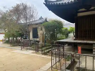 伝香寺の{uncategorized: "未分類", other: "その他", undefined: "問題あり", building: "その他建物", grave: "お墓", sacred_gate: "鳥居", guardian: "狛犬", statue: "像", buddha: "仏像", history: "歴史", nature: "自然", garden: "庭園", animal: "動物", pagoda: "塔", temizu: "手水舎", mountain_gate: "山門・神門", sanctuary: "本殿・本堂", subordinate: "末社・摂社", art: "芸術", scenery: "景色", jizo: "地蔵", ema: "絵馬", goshuin: "御朱印", omikuji: "おみくじ", items: "授与品その他", amulet: "お守り", goshuincho: "御朱印帳", eats: "食事", festival: "お祭り", votive_dance: "神楽", shichigosan: "七五三参", wedding: "結婚式", experience: "体験その他", initially: "初詣", around: "周辺", anti_infection: "感染症対策"}