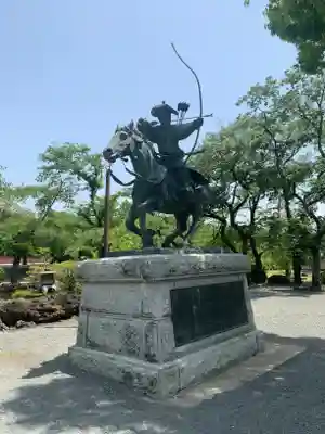 富士山本宮浅間大社の像
