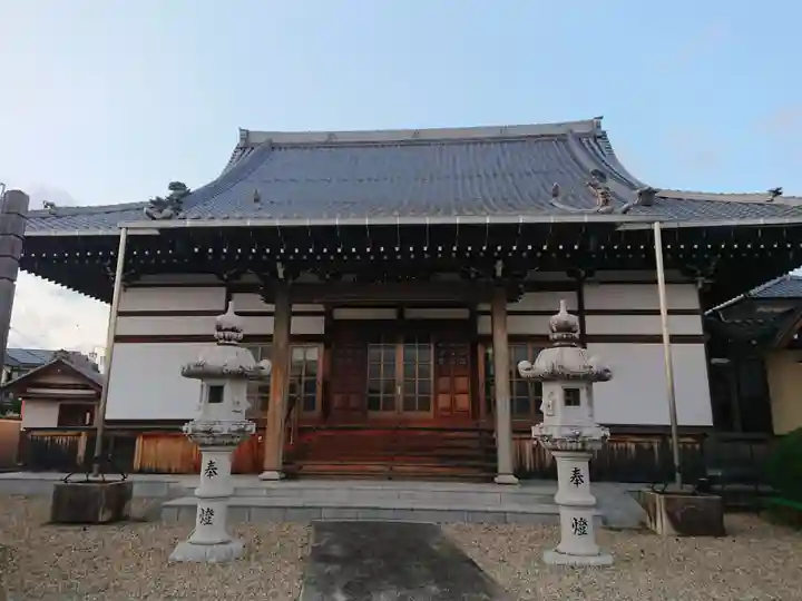 万寿寺の本殿・本堂