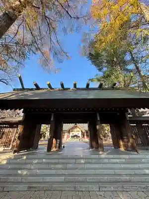 帯廣神社の山門・神門