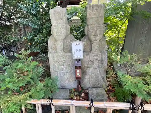 七社神社の像