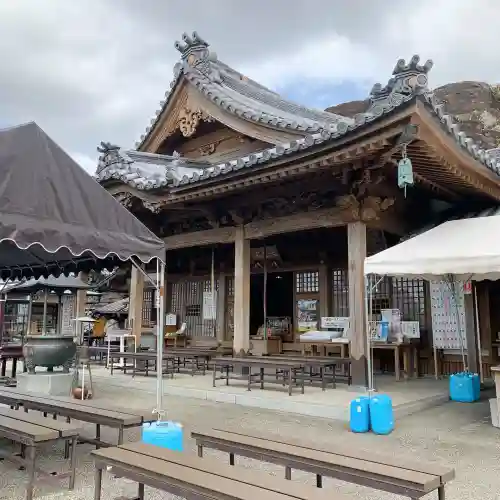 救馬溪観音の{uncategorized: "未分類", other: "その他", undefined: "問題あり", building: "その他建物", grave: "お墓", sacred_gate: "鳥居", guardian: "狛犬", statue: "像", buddha: "仏像", history: "歴史", nature: "自然", garden: "庭園", animal: "動物", pagoda: "塔", temizu: "手水舎", mountain_gate: "山門・神門", sanctuary: "本殿・本堂", subordinate: "末社・摂社", art: "芸術", scenery: "景色", jizo: "地蔵", ema: "絵馬", goshuin: "御朱印", omikuji: "おみくじ", items: "授与品その他", amulet: "お守り", goshuincho: "御朱印帳", eats: "食事", festival: "お祭り", votive_dance: "神楽", shichigosan: "七五三参", wedding: "結婚式", experience: "体験その他", initially: "初詣", around: "周辺", anti_infection: "感染症対策"}