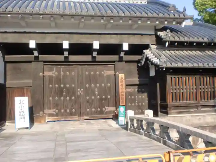 本願寺(西本願寺)の山門・神門