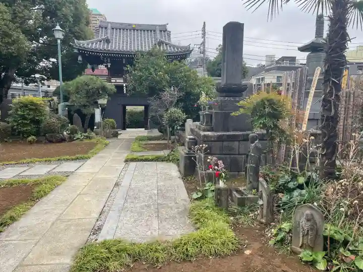 亮朝院の{uncategorized: "未分類", other: "その他", undefined: "問題あり", building: "その他建物", grave: "お墓", sacred_gate: "鳥居", guardian: "狛犬", statue: "像", buddha: "仏像", history: "歴史", nature: "自然", garden: "庭園", animal: "動物", pagoda: "塔", temizu: "手水舎", mountain_gate: "山門・神門", sanctuary: "本殿・本堂", subordinate: "末社・摂社", art: "芸術", scenery: "景色", jizo: "地蔵", ema: "絵馬", goshuin: "御朱印", omikuji: "おみくじ", items: "授与品その他", amulet: "お守り", goshuincho: "御朱印帳", eats: "食事", festival: "お祭り", votive_dance: "神楽", shichigosan: "七五三参", wedding: "結婚式", experience: "体験その他", initially: "初詣", around: "周辺", anti_infection: "感染症対策"}