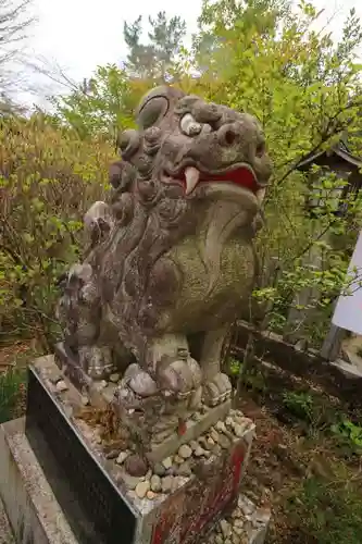 神明社の狛犬