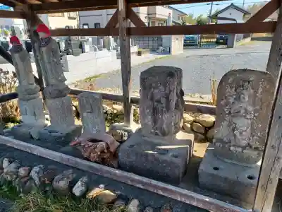 法雲寺の{uncategorized: "未分類", other: "その他", undefined: "問題あり", building: "その他建物", grave: "お墓", sacred_gate: "鳥居", guardian: "狛犬", statue: "像", buddha: "仏像", history: "歴史", nature: "自然", garden: "庭園", animal: "動物", pagoda: "塔", temizu: "手水舎", mountain_gate: "山門・神門", sanctuary: "本殿・本堂", subordinate: "末社・摂社", art: "芸術", scenery: "景色", jizo: "地蔵", ema: "絵馬", goshuin: "御朱印", omikuji: "おみくじ", items: "授与品その他", amulet: "お守り", goshuincho: "御朱印帳", eats: "食事", festival: "お祭り", votive_dance: "神楽", shichigosan: "七五三参", wedding: "結婚式", experience: "体験その他", initially: "初詣", around: "周辺", anti_infection: "感染症対策"}