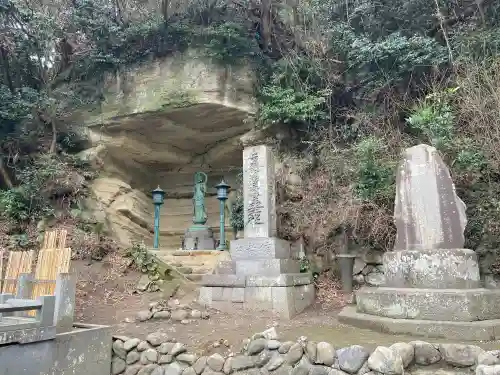 龍口寺の{uncategorized: "未分類", other: "その他", undefined: "問題あり", building: "その他建物", grave: "お墓", sacred_gate: "鳥居", guardian: "狛犬", statue: "像", buddha: "仏像", history: "歴史", nature: "自然", garden: "庭園", animal: "動物", pagoda: "塔", temizu: "手水舎", mountain_gate: "山門・神門", sanctuary: "本殿・本堂", subordinate: "末社・摂社", art: "芸術", scenery: "景色", jizo: "地蔵", ema: "絵馬", goshuin: "御朱印", omikuji: "おみくじ", items: "授与品その他", amulet: "お守り", goshuincho: "御朱印帳", eats: "食事", festival: "お祭り", votive_dance: "神楽", shichigosan: "七五三参", wedding: "結婚式", experience: "体験その他", initially: "初詣", around: "周辺", anti_infection: "感染症対策"}