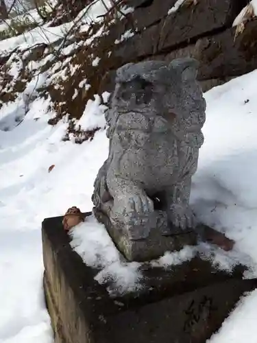 上山鼻神社の狛犬