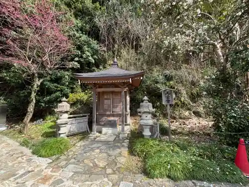 宝厳寺の{uncategorized: "未分類", other: "その他", undefined: "問題あり", building: "その他建物", grave: "お墓", sacred_gate: "鳥居", guardian: "狛犬", statue: "像", buddha: "仏像", history: "歴史", nature: "自然", garden: "庭園", animal: "動物", pagoda: "塔", temizu: "手水舎", mountain_gate: "山門・神門", sanctuary: "本殿・本堂", subordinate: "末社・摂社", art: "芸術", scenery: "景色", jizo: "地蔵", ema: "絵馬", goshuin: "御朱印", omikuji: "おみくじ", items: "授与品その他", amulet: "お守り", goshuincho: "御朱印帳", eats: "食事", festival: "お祭り", votive_dance: "神楽", shichigosan: "七五三参", wedding: "結婚式", experience: "体験その他", initially: "初詣", around: "周辺", anti_infection: "感染症対策"}