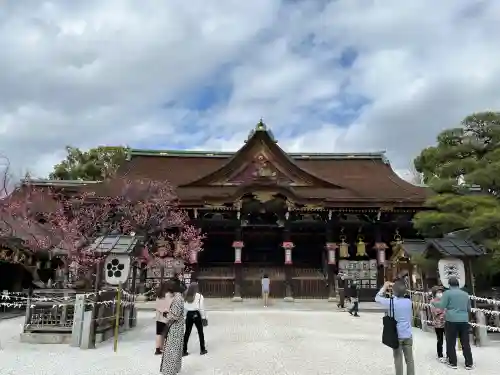 北野天満宮の{uncategorized: "未分類", other: "その他", undefined: "問題あり", building: "その他建物", grave: "お墓", sacred_gate: "鳥居", guardian: "狛犬", statue: "像", buddha: "仏像", history: "歴史", nature: "自然", garden: "庭園", animal: "動物", pagoda: "塔", temizu: "手水舎", mountain_gate: "山門・神門", sanctuary: "本殿・本堂", subordinate: "末社・摂社", art: "芸術", scenery: "景色", jizo: "地蔵", ema: "絵馬", goshuin: "御朱印", omikuji: "おみくじ", items: "授与品その他", amulet: "お守り", goshuincho: "御朱印帳", eats: "食事", festival: "お祭り", votive_dance: "神楽", shichigosan: "七五三参", wedding: "結婚式", experience: "体験その他", initially: "初詣", around: "周辺", anti_infection: "感染症対策"}
