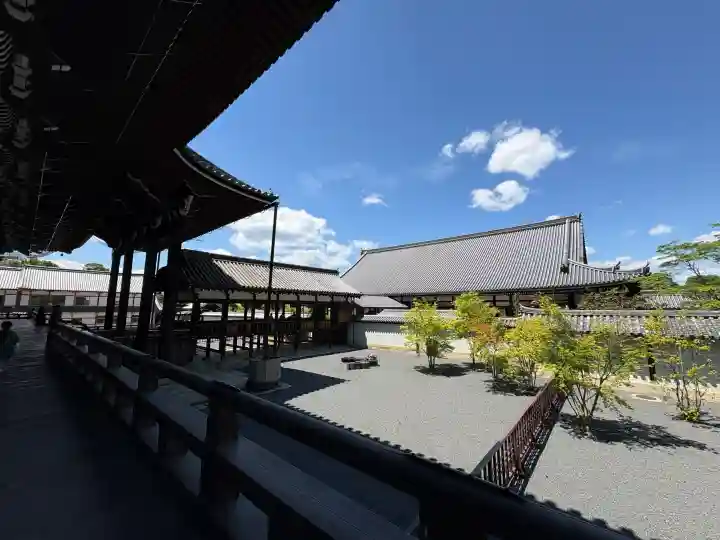 知恩院の{uncategorized: "未分類", other: "その他", undefined: "問題あり", building: "その他建物", grave: "お墓", sacred_gate: "鳥居", guardian: "狛犬", statue: "像", buddha: "仏像", history: "歴史", nature: "自然", garden: "庭園", animal: "動物", pagoda: "塔", temizu: "手水舎", mountain_gate: "山門・神門", sanctuary: "本殿・本堂", subordinate: "末社・摂社", art: "芸術", scenery: "景色", jizo: "地蔵", ema: "絵馬", goshuin: "御朱印", omikuji: "おみくじ", items: "授与品その他", amulet: "お守り", goshuincho: "御朱印帳", eats: "食事", festival: "お祭り", votive_dance: "神楽", shichigosan: "七五三参", wedding: "結婚式", experience: "体験その他", initially: "初詣", around: "周辺", anti_infection: "感染症対策"}