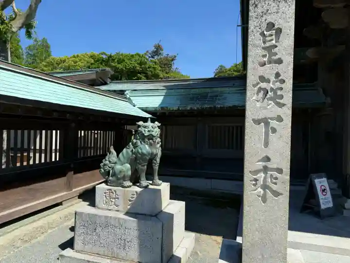 宗像大社の{uncategorized: "未分類", other: "その他", undefined: "問題あり", building: "その他建物", grave: "お墓", sacred_gate: "鳥居", guardian: "狛犬", statue: "像", buddha: "仏像", history: "歴史", nature: "自然", garden: "庭園", animal: "動物", pagoda: "塔", temizu: "手水舎", mountain_gate: "山門・神門", sanctuary: "本殿・本堂", subordinate: "末社・摂社", art: "芸術", scenery: "景色", jizo: "地蔵", ema: "絵馬", goshuin: "御朱印", omikuji: "おみくじ", items: "授与品その他", amulet: "お守り", goshuincho: "御朱印帳", eats: "食事", festival: "お祭り", votive_dance: "神楽", shichigosan: "七五三参", wedding: "結婚式", experience: "体験その他", initially: "初詣", around: "周辺", anti_infection: "感染症対策"}