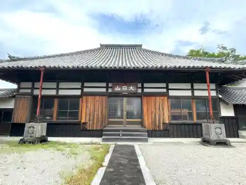陽光寺の{uncategorized: "未分類", other: "その他", undefined: "問題あり", building: "その他建物", grave: "お墓", sacred_gate: "鳥居", guardian: "狛犬", statue: "像", buddha: "仏像", history: "歴史", nature: "自然", garden: "庭園", animal: "動物", pagoda: "塔", temizu: "手水舎", mountain_gate: "山門・神門", sanctuary: "本殿・本堂", subordinate: "末社・摂社", art: "芸術", scenery: "景色", jizo: "地蔵", ema: "絵馬", goshuin: "御朱印", omikuji: "おみくじ", items: "授与品その他", amulet: "お守り", goshuincho: "御朱印帳", eats: "食事", festival: "お祭り", votive_dance: "神楽", shichigosan: "七五三参", wedding: "結婚式", experience: "体験その他", initially: "初詣", around: "周辺", anti_infection: "感染症対策"}