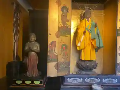 伝香寺の{uncategorized: "未分類", other: "その他", undefined: "問題あり", building: "その他建物", grave: "お墓", sacred_gate: "鳥居", guardian: "狛犬", statue: "像", buddha: "仏像", history: "歴史", nature: "自然", garden: "庭園", animal: "動物", pagoda: "塔", temizu: "手水舎", mountain_gate: "山門・神門", sanctuary: "本殿・本堂", subordinate: "末社・摂社", art: "芸術", scenery: "景色", jizo: "地蔵", ema: "絵馬", goshuin: "御朱印", omikuji: "おみくじ", items: "授与品その他", amulet: "お守り", goshuincho: "御朱印帳", eats: "食事", festival: "お祭り", votive_dance: "神楽", shichigosan: "七五三参", wedding: "結婚式", experience: "体験その他", initially: "初詣", around: "周辺", anti_infection: "感染症対策"}