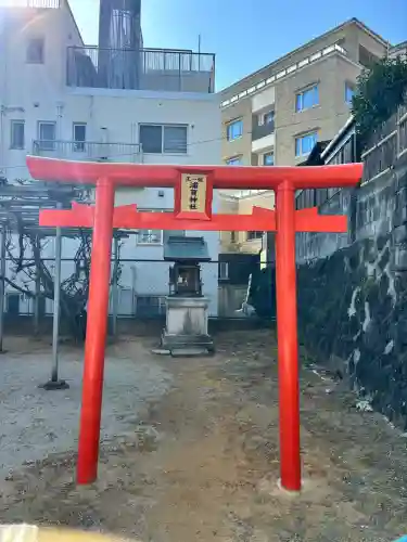 中西宮地嶽神社の{uncategorized: "未分類", other: "その他", undefined: "問題あり", building: "その他建物", grave: "お墓", sacred_gate: "鳥居", guardian: "狛犬", statue: "像", buddha: "仏像", history: "歴史", nature: "自然", garden: "庭園", animal: "動物", pagoda: "塔", temizu: "手水舎", mountain_gate: "山門・神門", sanctuary: "本殿・本堂", subordinate: "末社・摂社", art: "芸術", scenery: "景色", jizo: "地蔵", ema: "絵馬", goshuin: "御朱印", omikuji: "おみくじ", items: "授与品その他", amulet: "お守り", goshuincho: "御朱印帳", eats: "食事", festival: "お祭り", votive_dance: "神楽", shichigosan: "七五三参", wedding: "結婚式", experience: "体験その他", initially: "初詣", around: "周辺", anti_infection: "感染症対策"}