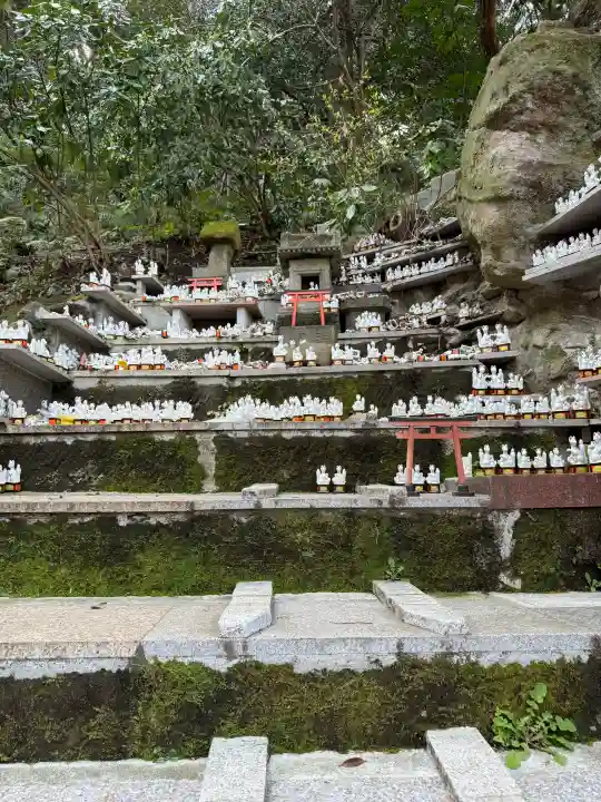 佐助稲荷神社の{uncategorized: "未分類", other: "その他", undefined: "問題あり", building: "その他建物", grave: "お墓", sacred_gate: "鳥居", guardian: "狛犬", statue: "像", buddha: "仏像", history: "歴史", nature: "自然", garden: "庭園", animal: "動物", pagoda: "塔", temizu: "手水舎", mountain_gate: "山門・神門", sanctuary: "本殿・本堂", subordinate: "末社・摂社", art: "芸術", scenery: "景色", jizo: "地蔵", ema: "絵馬", goshuin: "御朱印", omikuji: "おみくじ", items: "授与品その他", amulet: "お守り", goshuincho: "御朱印帳", eats: "食事", festival: "お祭り", votive_dance: "神楽", shichigosan: "七五三参", wedding: "結婚式", experience: "体験その他", initially: "初詣", around: "周辺", anti_infection: "感染症対策"}